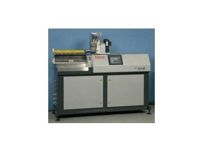 中试级双螺杆挤出机HAAKE TSE 24采用分段模块水平剖分式结构图1