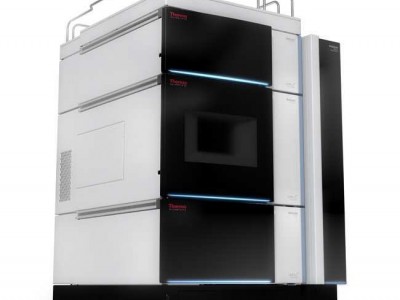 赛默飞IQLAAAGABHFAPUMZZZ  Vanquish™ Horizon UHPLC 系统，集成式生物兼容系统 适用于高通量工作流程  可用于所有主要移动平台的 Chromeleon App图1
