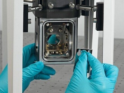 牛津仪器OptistatTM Dry无液氦光谱学恒温器图2